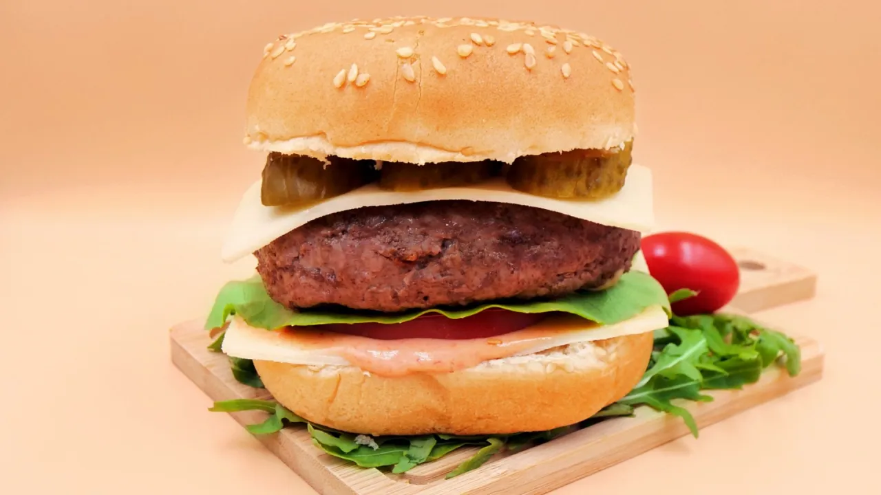 domowy burger idealny przekr&oacute;j
