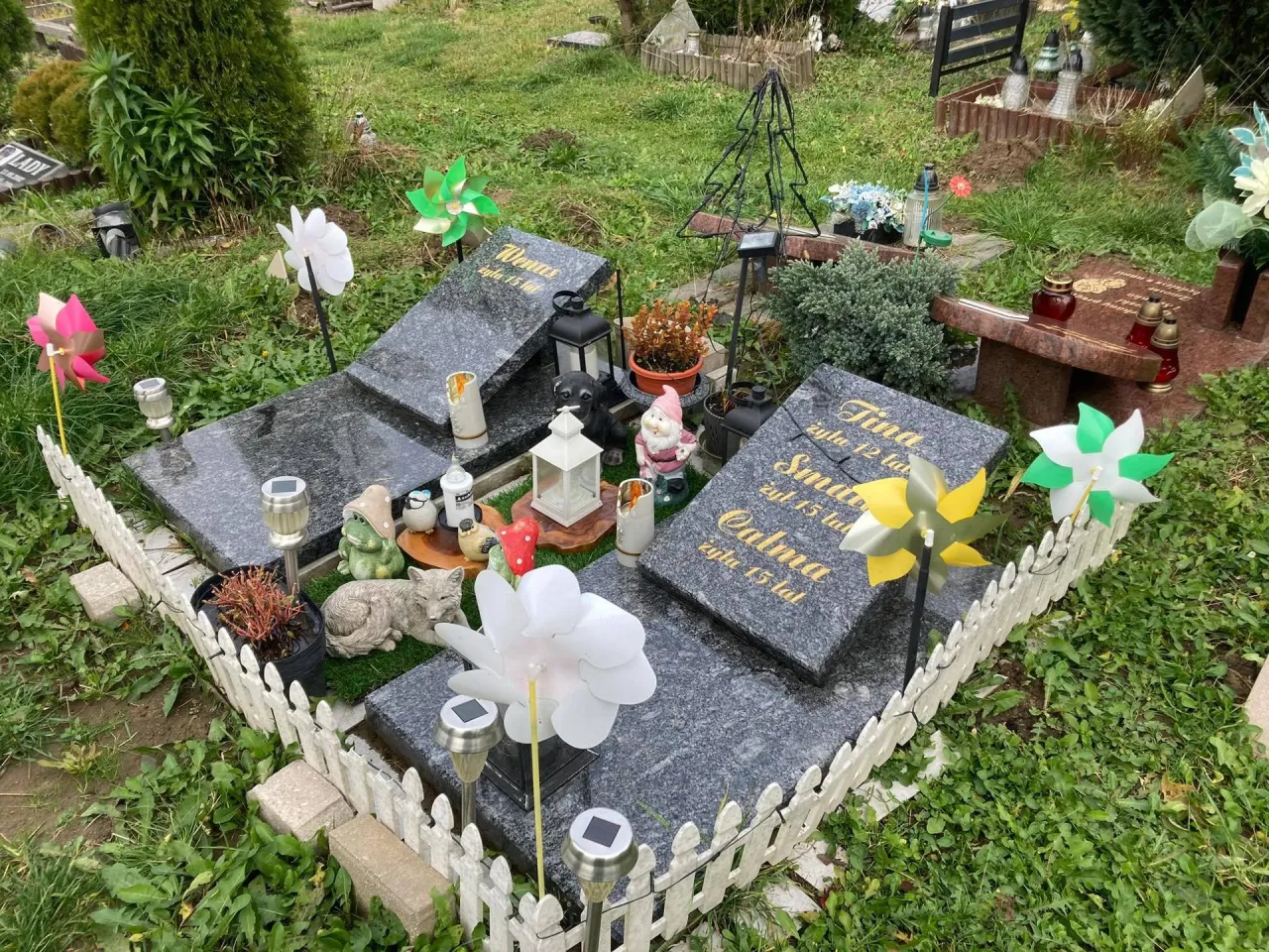 Cmentarz dla zwierząt nagrobki