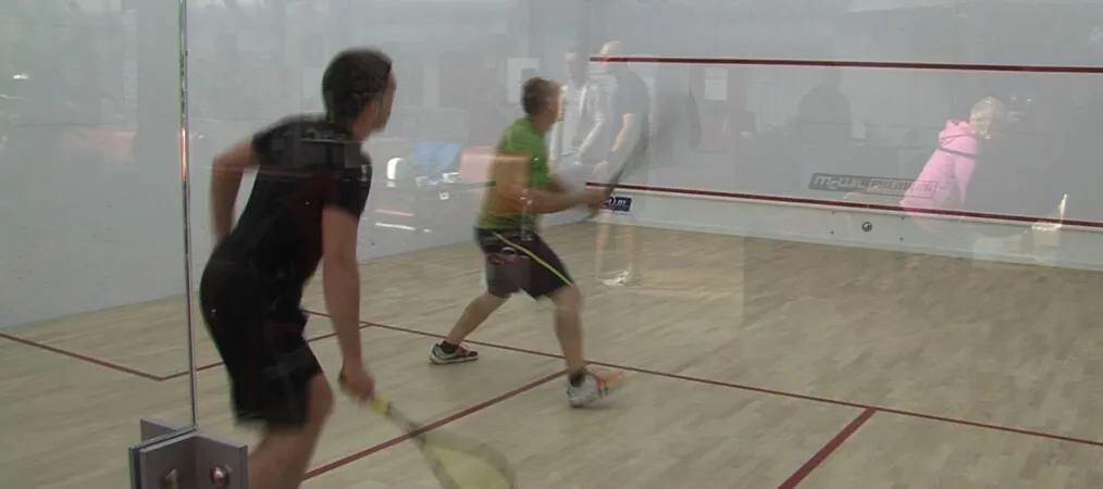 Zdjęcie Squash w Pile – najlepsze korty i możliwości gry w mieście