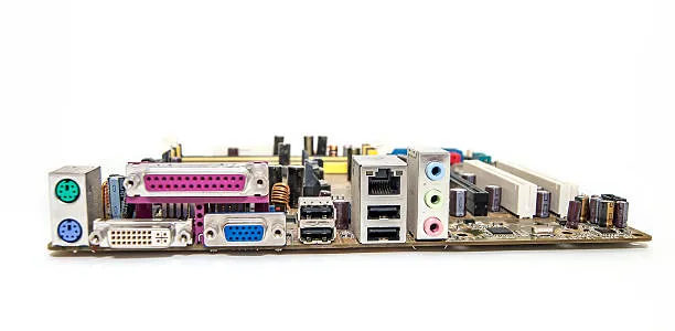 tył komputera porty karta graficzna płyta główna