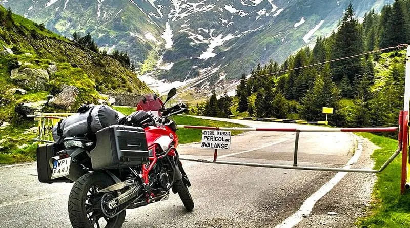 Zdjęcie Niezapomniane trasy motocyklowe w Rumunii – odkryj piękno górskich dróg