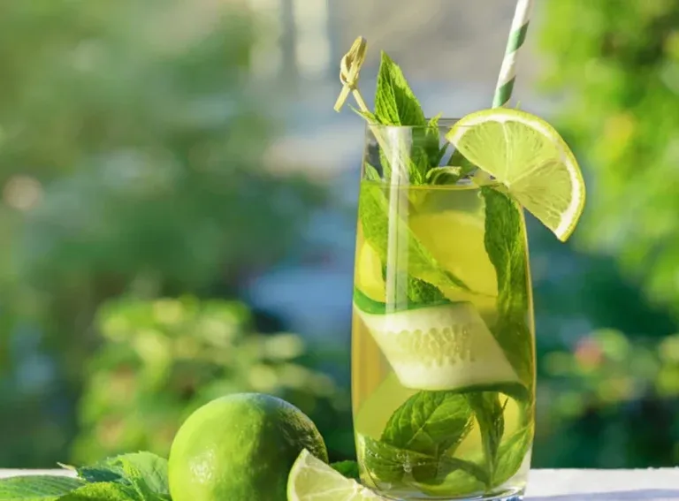 Mocktaile z ogórkiem i miętą