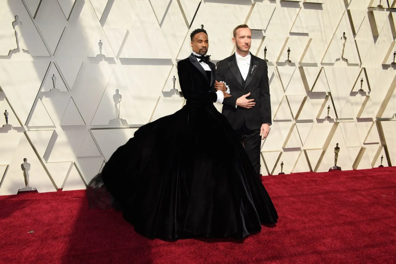 Hollywoodzki aktor na czerwonym dywanie