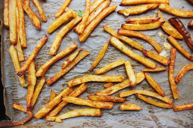 Zdjęcie Jak idealnie piec mrożone frytki w piekarniku – czas i temperatura