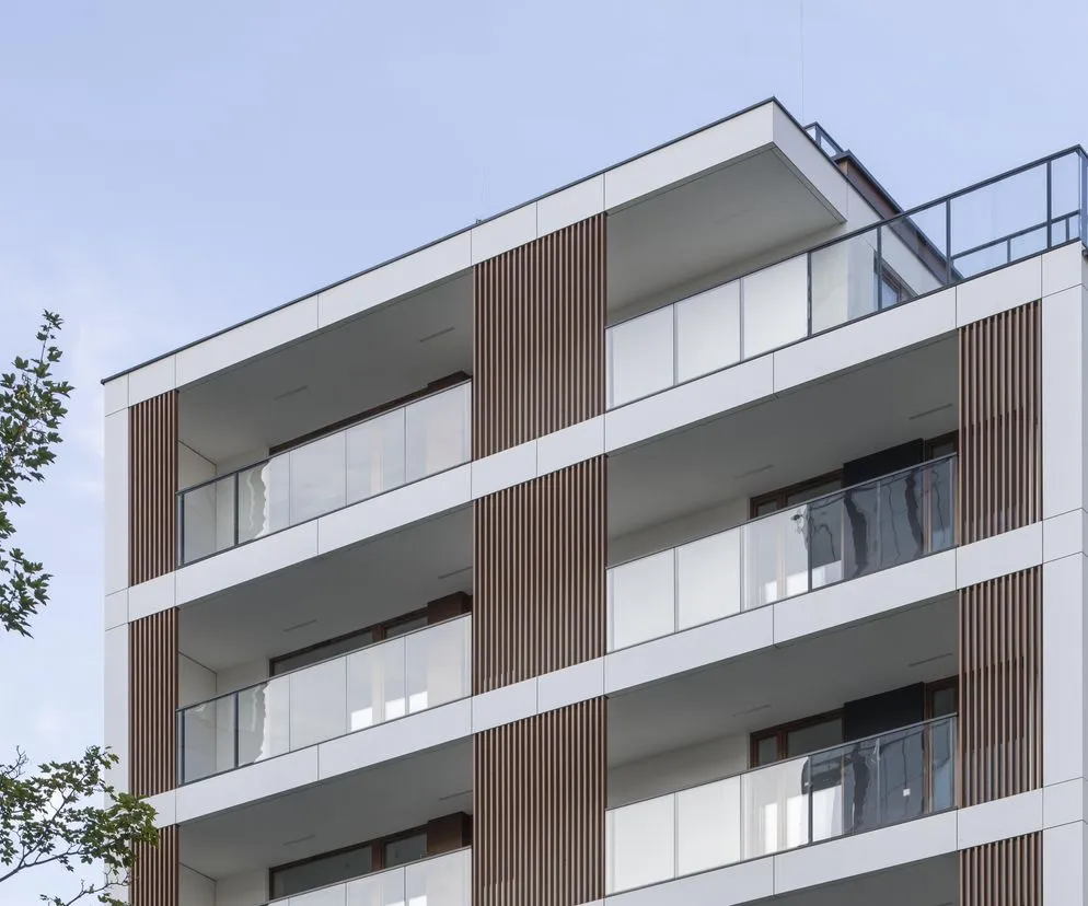 przykłady fasad ETICS i wentylowanych