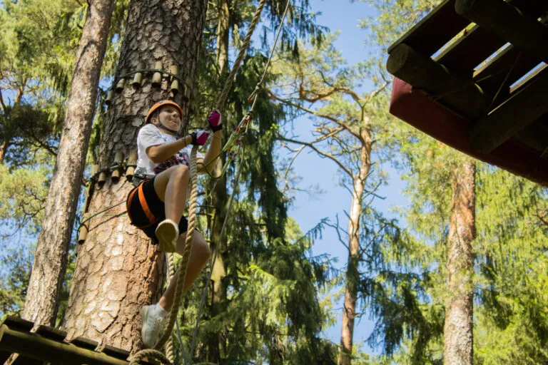 Park linowy Olsztyn dzieci asekuracja ciągła