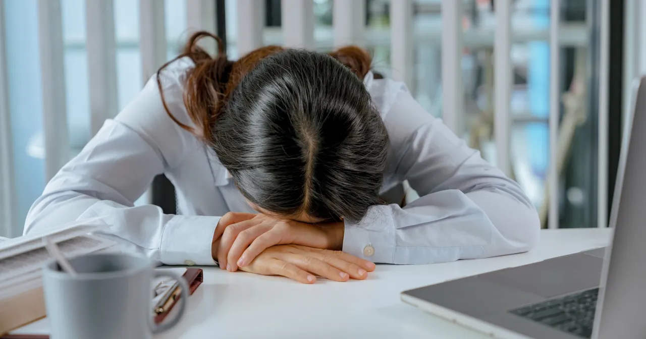 osoba zmęczona wypalenie zawodowe praca