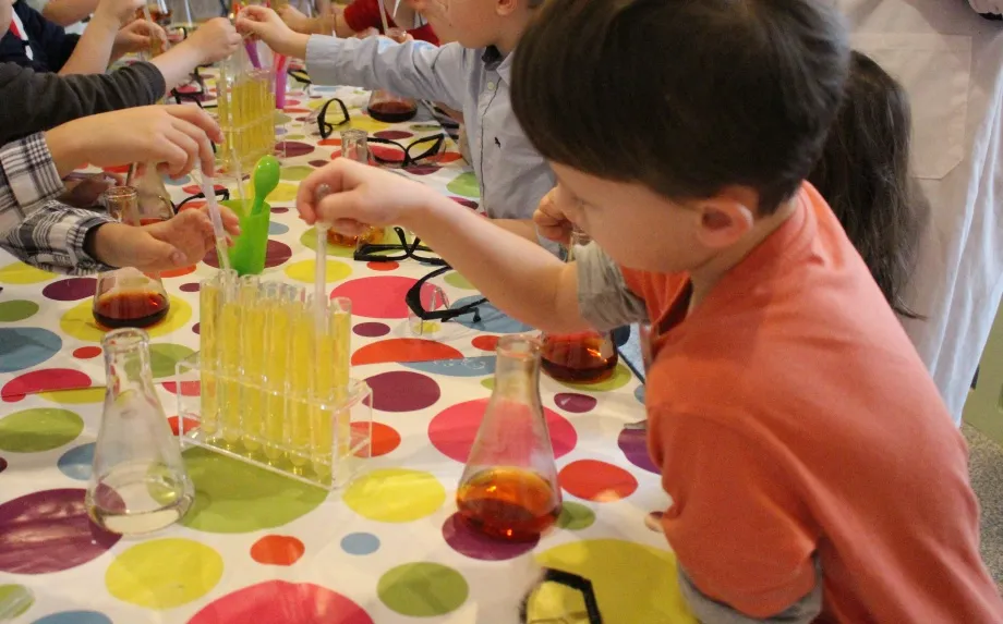 dzieci eksperymenty naukowe urodziny warszawa różne motywy