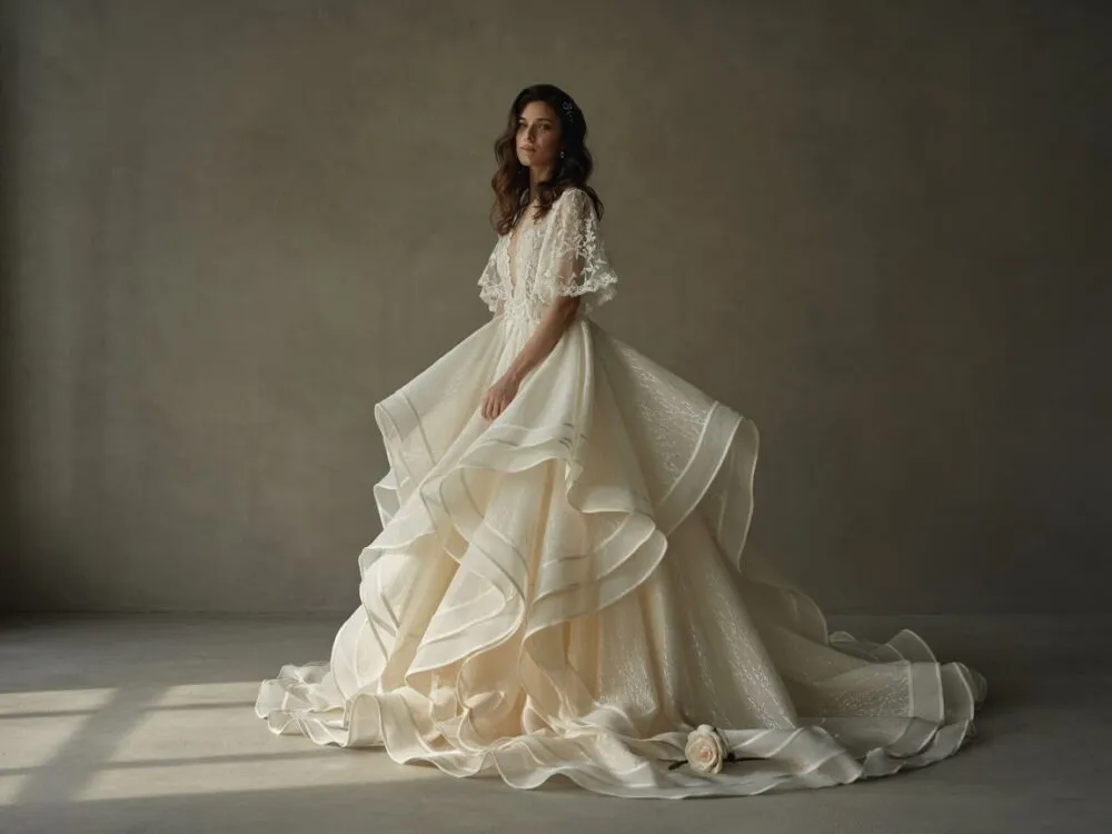 Panna młoda suknia z falbanami welon minimalistyczny