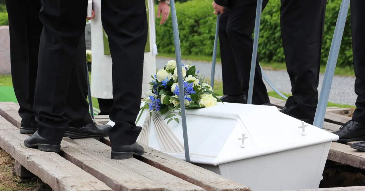 Rozmowa z księdzem o finansach pogrzebu