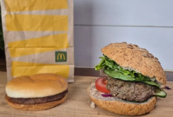 porównanie burger domowy fast food