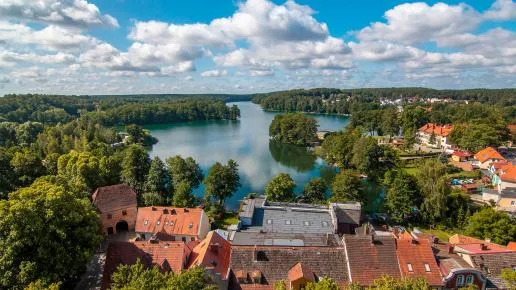 Łag&oacute;w Lubuski panorama jezior z zamkiem