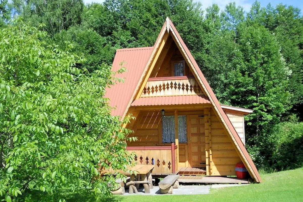 R&oacute;żne typy nocleg&oacute;w w Bieszczadach (domki, agroturystyka, glamping)