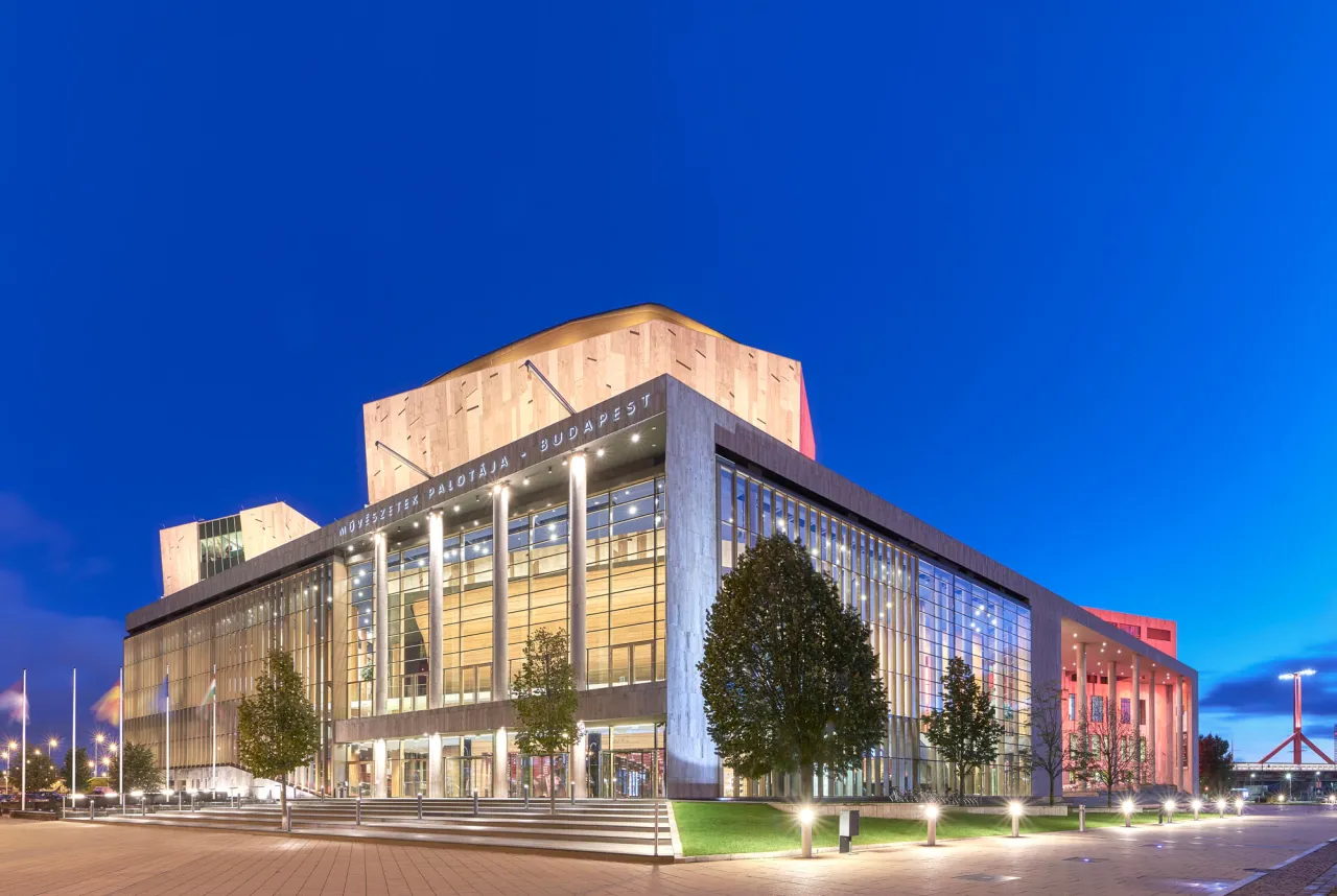 M&uuml;pa Budapest budynek z zewnątrz