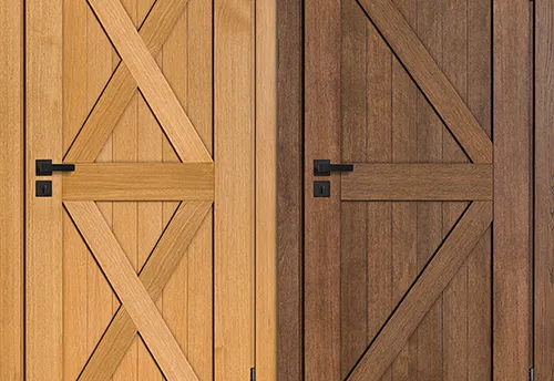 otwarte drewniane drzwi do domu