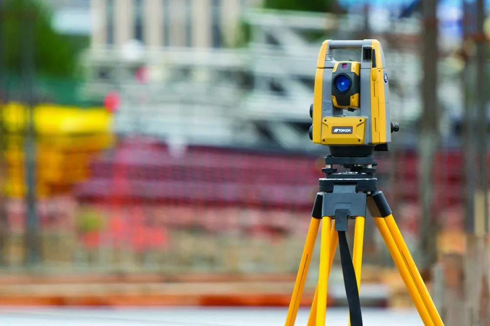 narzędzia geodezyjne tachimetr dron gps