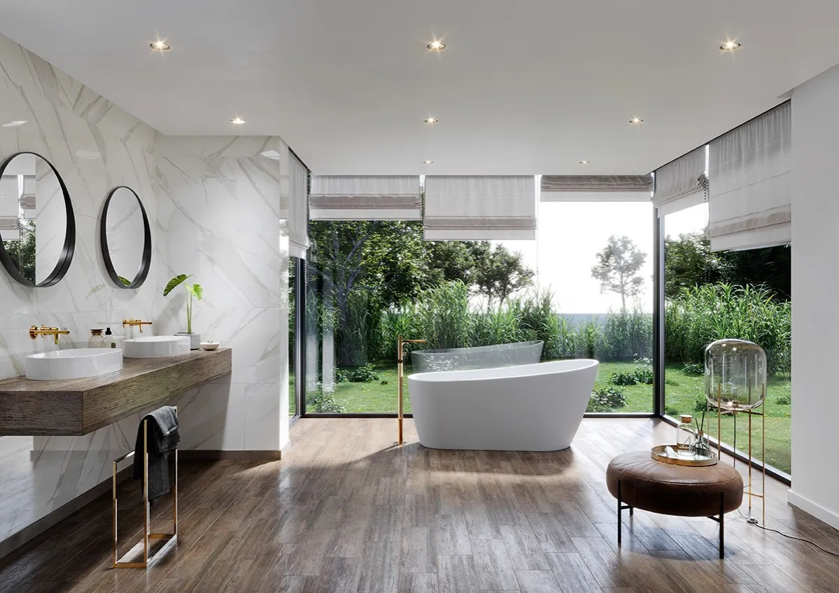 Wanna wolnostojąca w centrum dużej łazienki