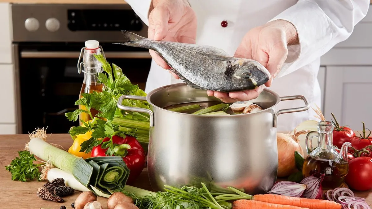 gotowanie bulionu rybnego