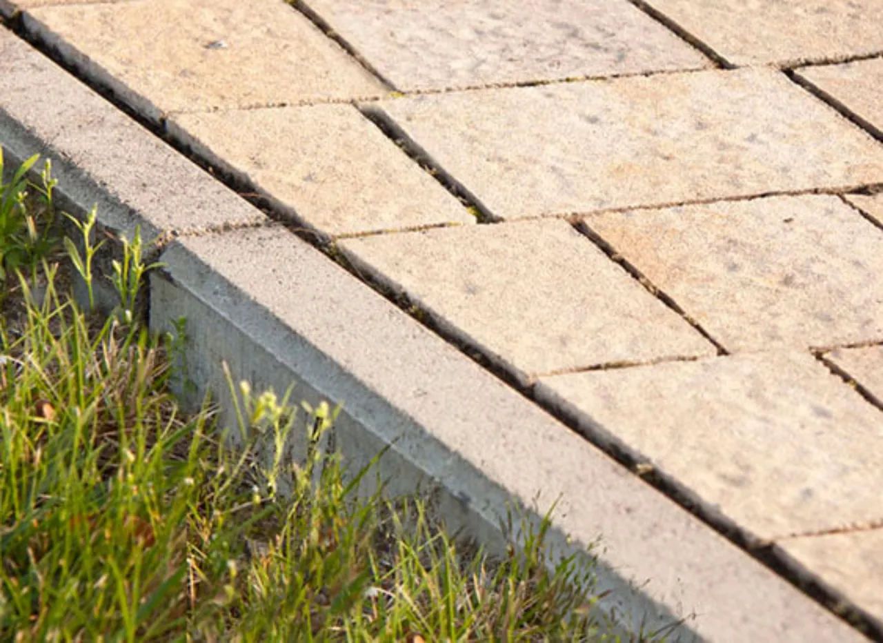 jak zrobić obrzeże z kostki brukowej schemat krok po kroku