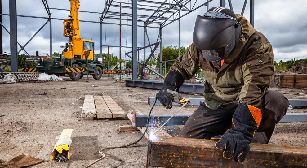 spawacz przy pracy zarobki