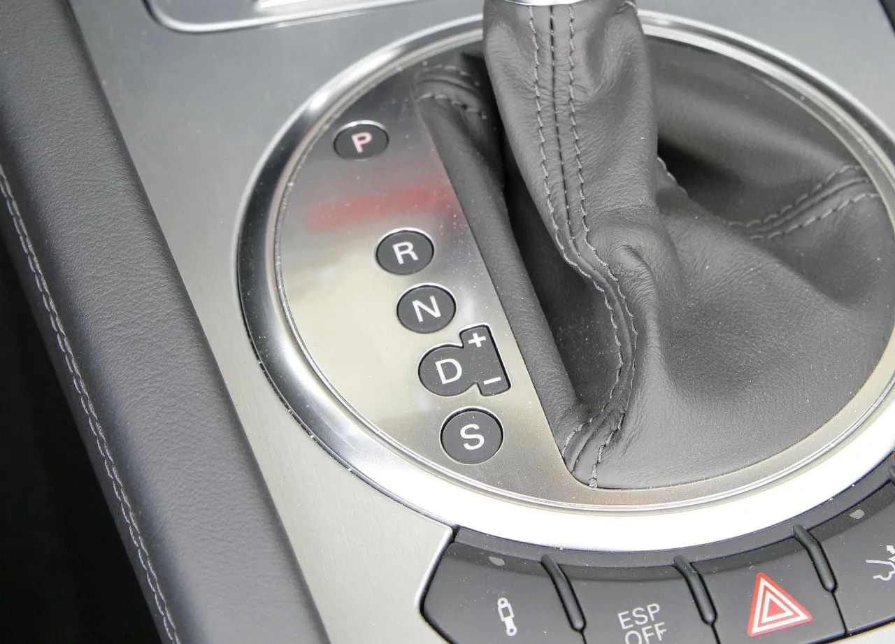 oznaczenia L B W na selektorze automatu