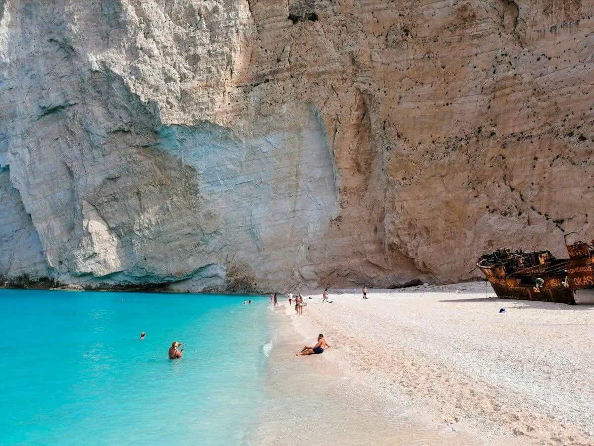 Plaża Navagio Zakynthos Morze Jońskie turkusowa woda
