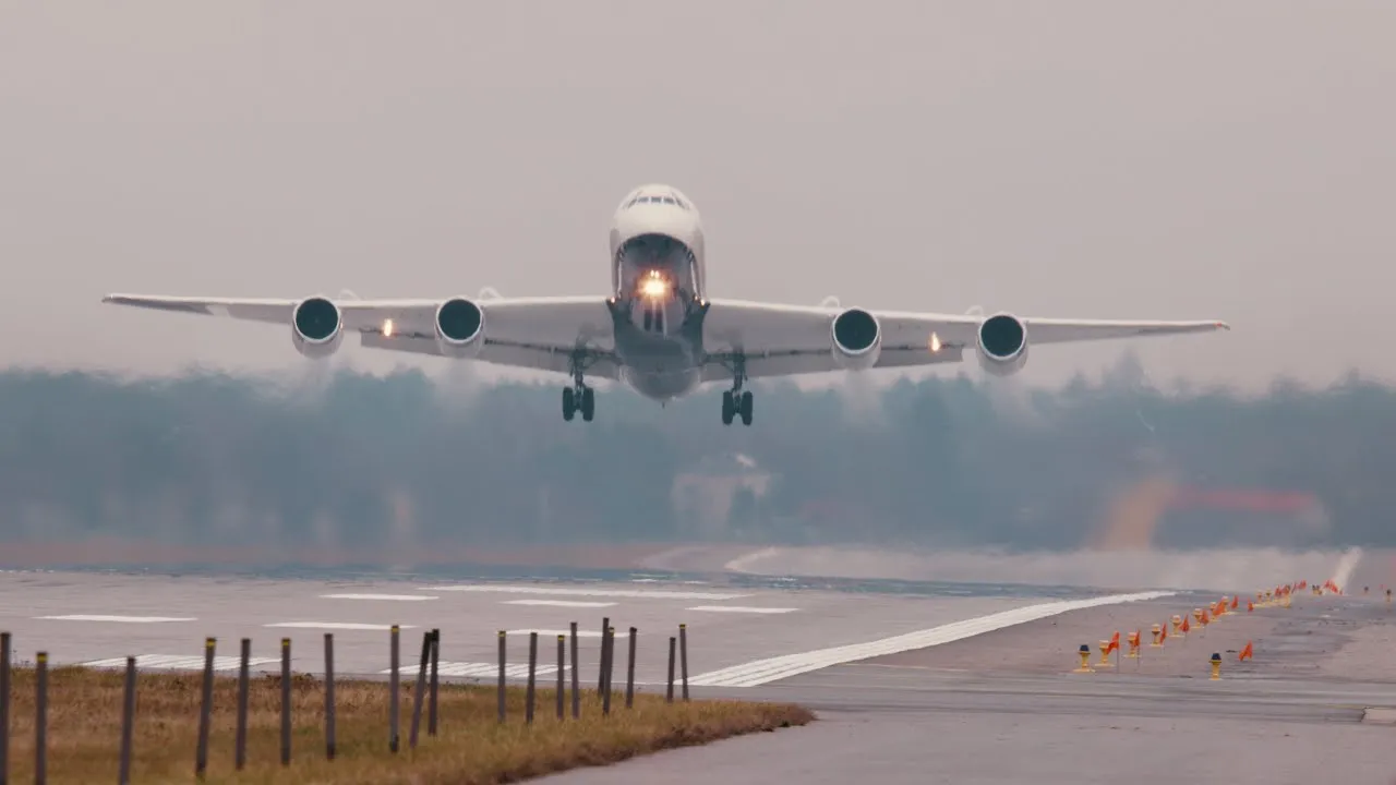 Samolot startujący z lotniska Katowice Pyrzowice