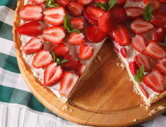 Świeże polskie truskawki na ciasto