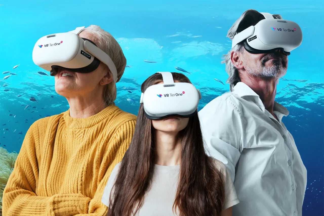 Trzy osoby w goglach VR TierOne zanurzają się w wirtualnym świecie podwodnym. To pokazuje, vr tube co to jest &ndash; portal do innych rzeczywistości.