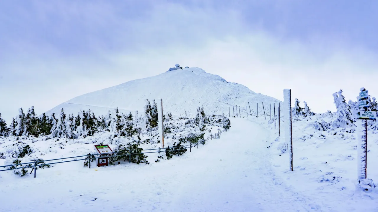 Kocioł Łomniczki zimą zagrożenie lawinowe