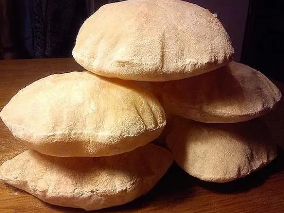 Zdjęcie Chlebek Pita: Prosty Przepis na Domowe Bliskie Wschodnie Pieczywo