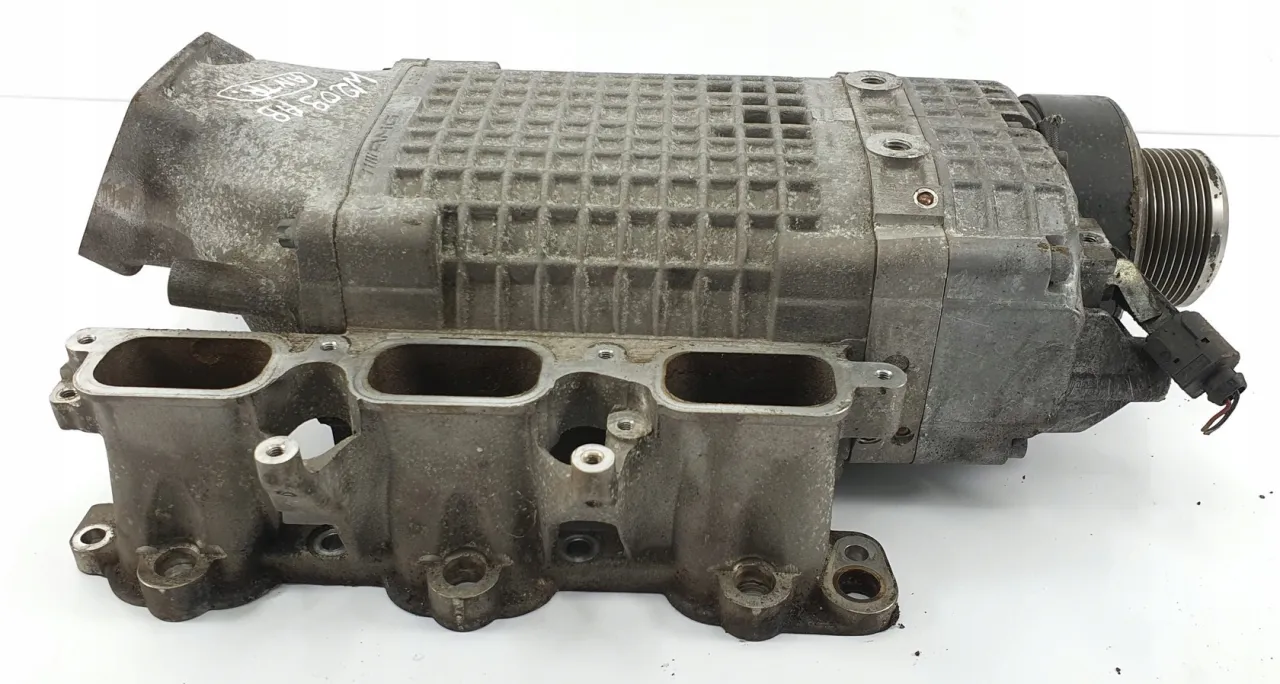 Sprężarka Roots z kolektorem dolotowym do Mercedes-Benz C32 AMG.