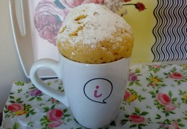 babeczka w kubku z dodatkami