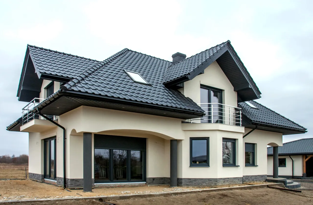 dom z elewacją, architektura, wyb&oacute;r tynku