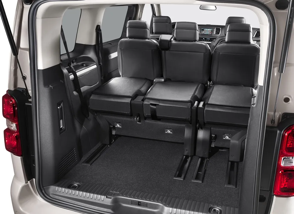 Citro&euml;n C4 Grand SpaceTourer bagażnik wlew paliwa