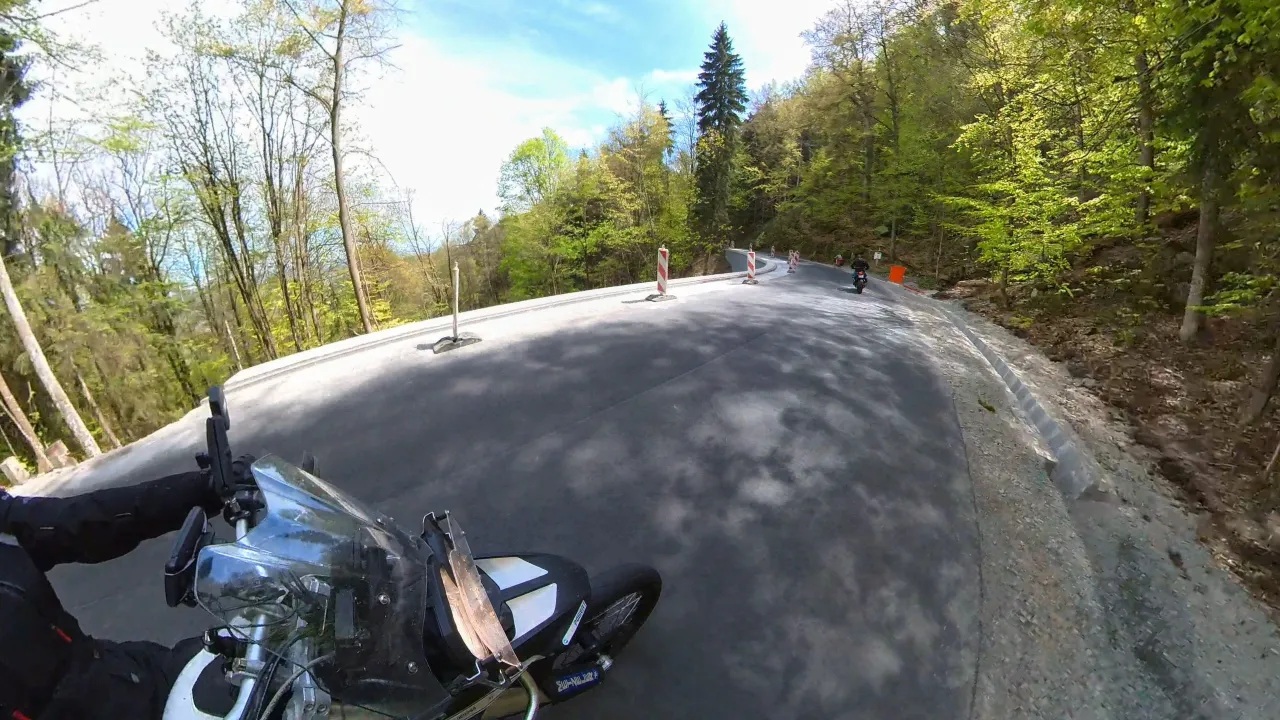 Droga Stu Zakręt&oacute;w Sierakowski Park Krajobrazowy motocykl