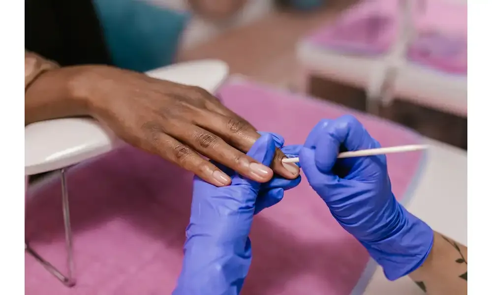 Zdjęcie Jak usunąć manicure japoński bez uszkadzania paznokci i bólu