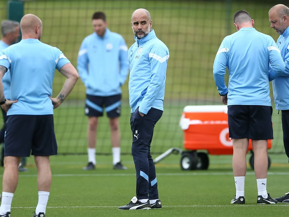 Pep Guardiola entrenando Manchester City