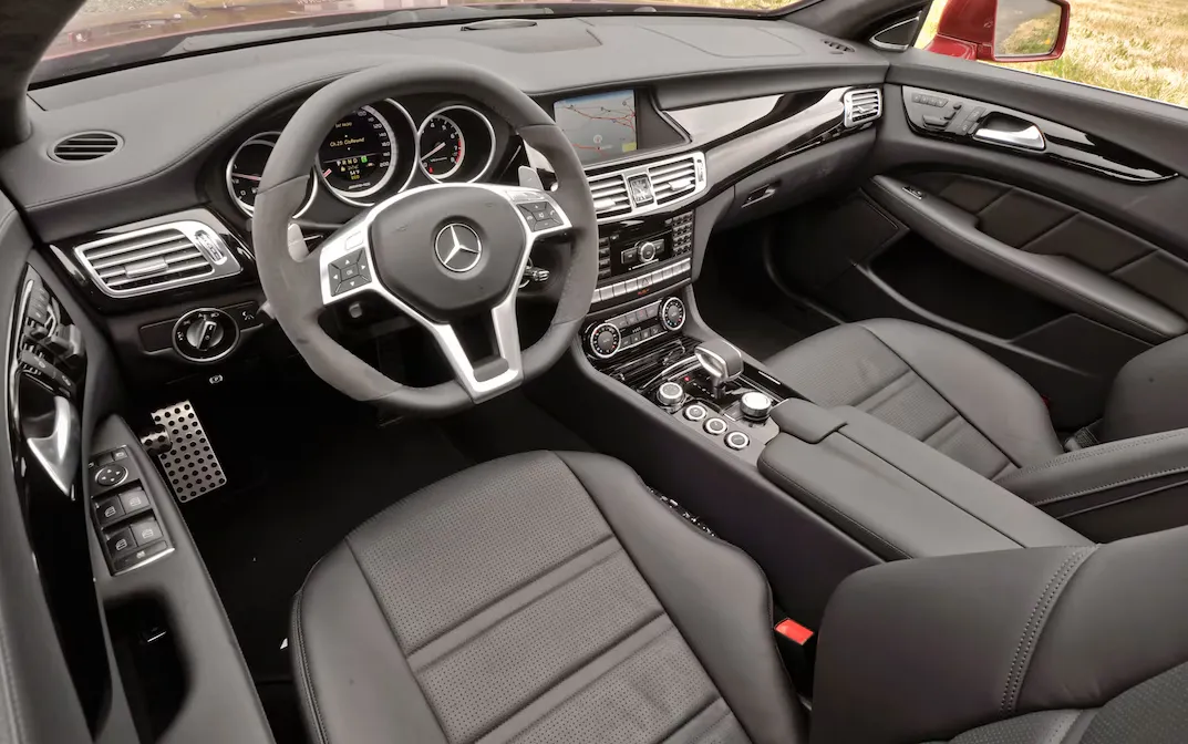 Mercedes CLS 63 AMG C218 interior dynamic