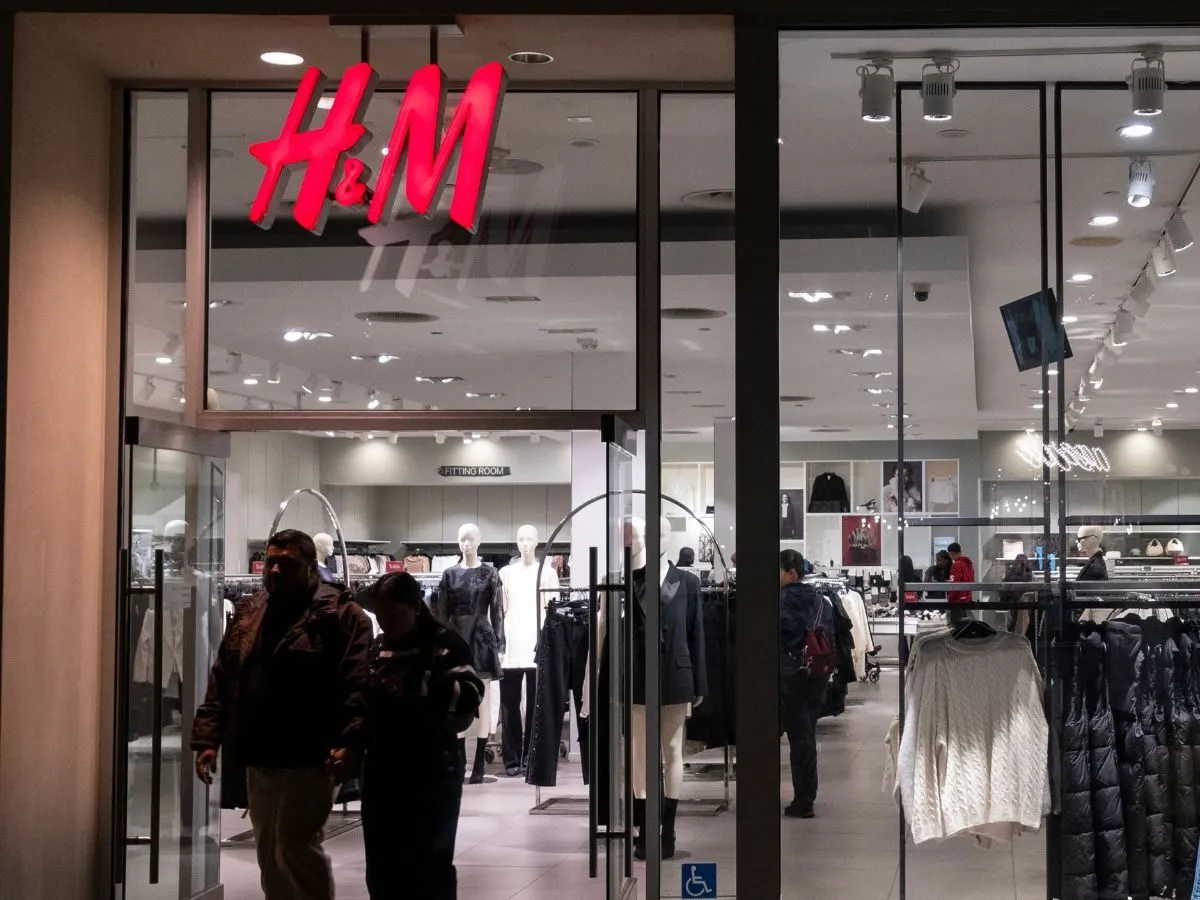 Programy zwrotu ubrań w sklepach H&M Zara LPP