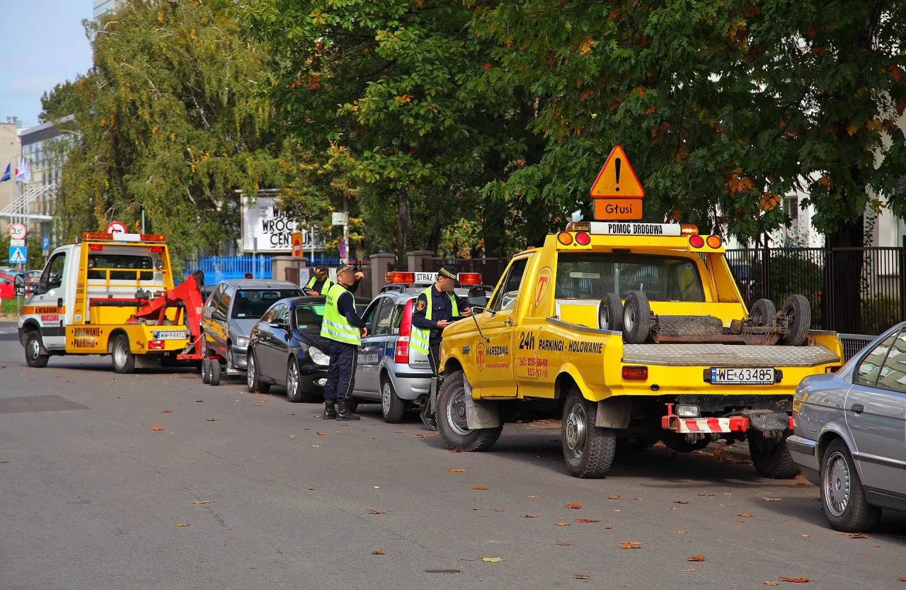 Samoch&oacute;d na parkingu depozytowym Warszawa