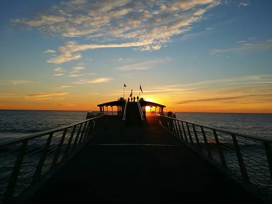 Pontile Bellavista Vittoria Lido di Camaiore tramonto