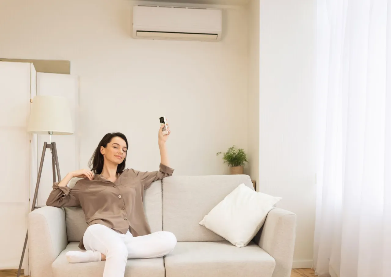 ukryty klimatyzator w salonie