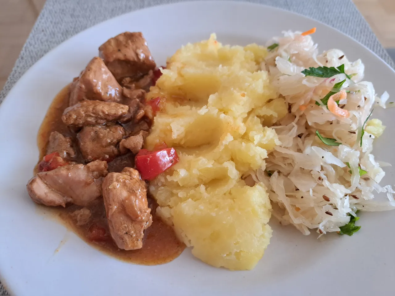 gulasz mięso obsmażanie bez soli