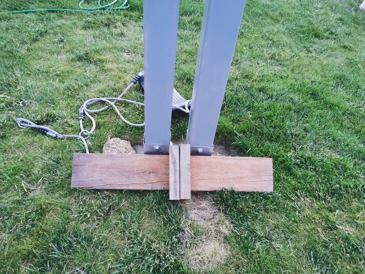 Kotwienie placu zabaw w ziemi