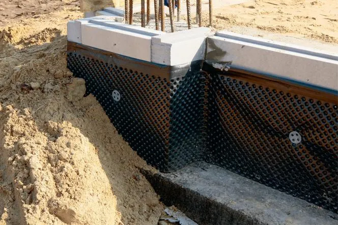 błędy w izolacji fundamentów folia kubełkowa