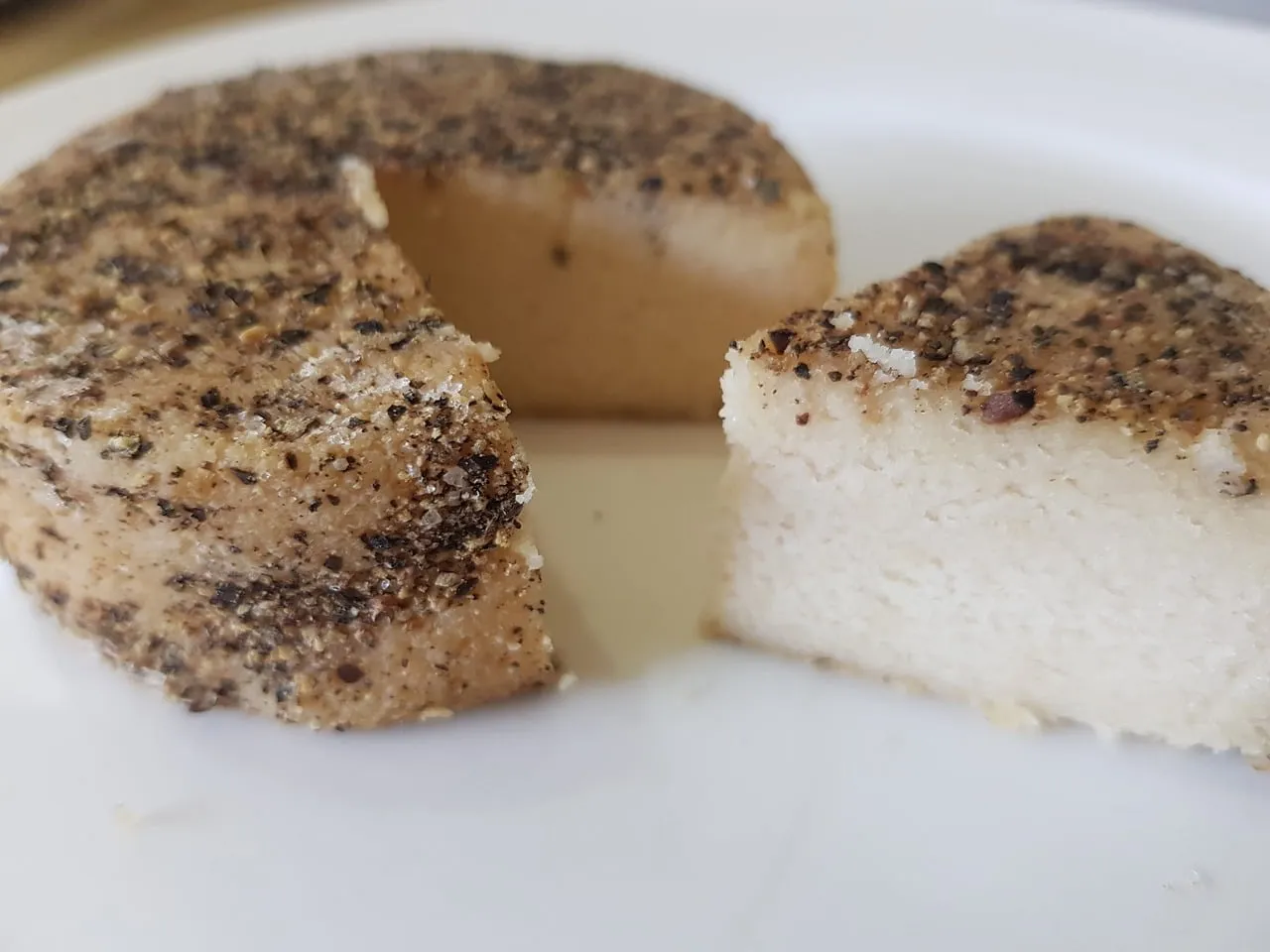 oscypek w pergaminie w lod&oacute;wce