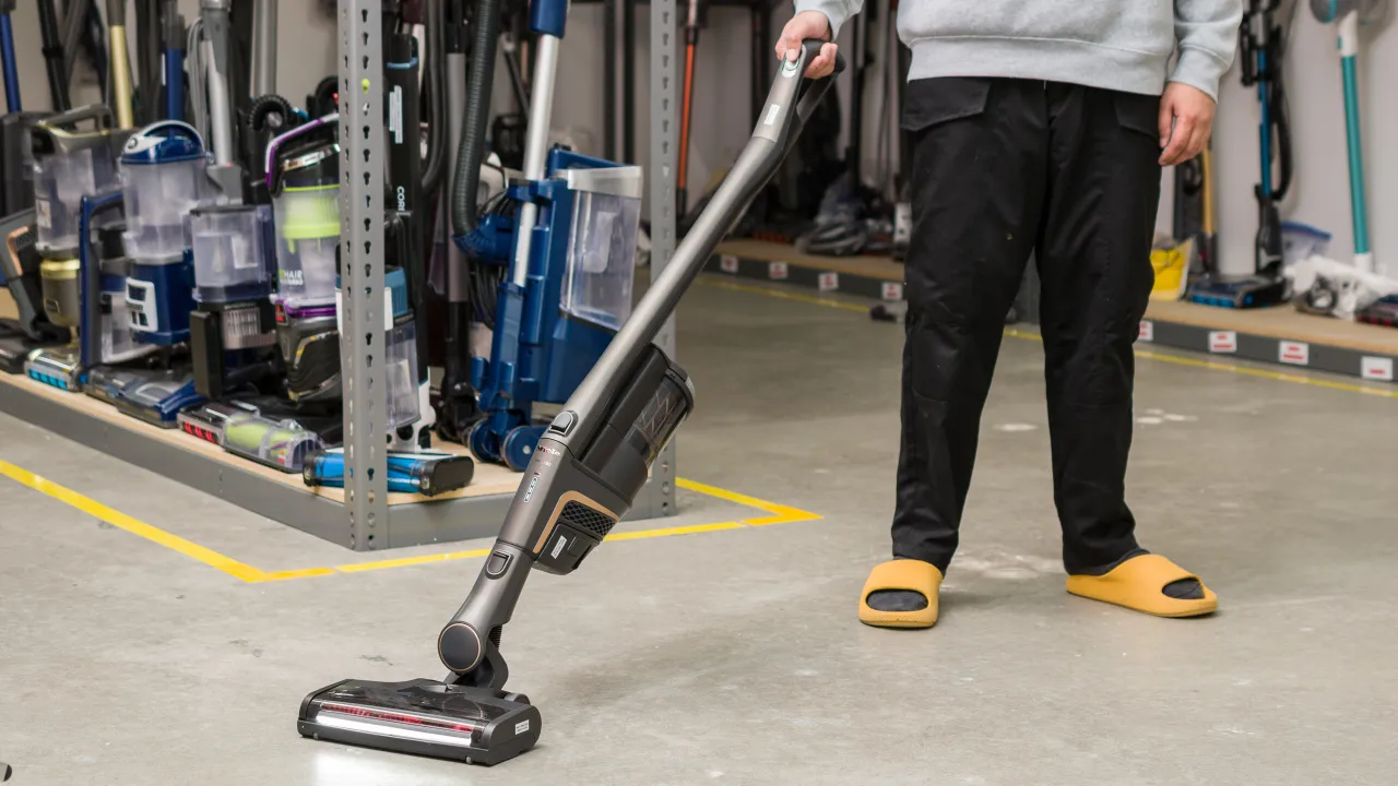 Dyson Gen5detect vs Miele Triflex HX2 Pro detailed comparison