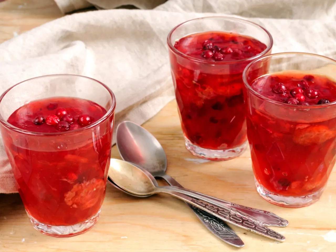 domowy kisiel owocowy w szklance