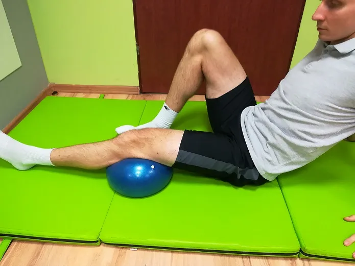 ćwiczenia izometryczne kolana po urazie łąkotki